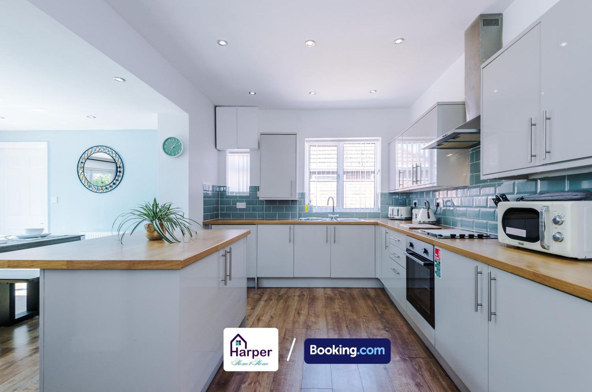 Spacious Detached Bungalow By Harperletting Short Lets & Serviced Accommodation Buckely With Pool Table & Driveway Buckley Exteriör bild