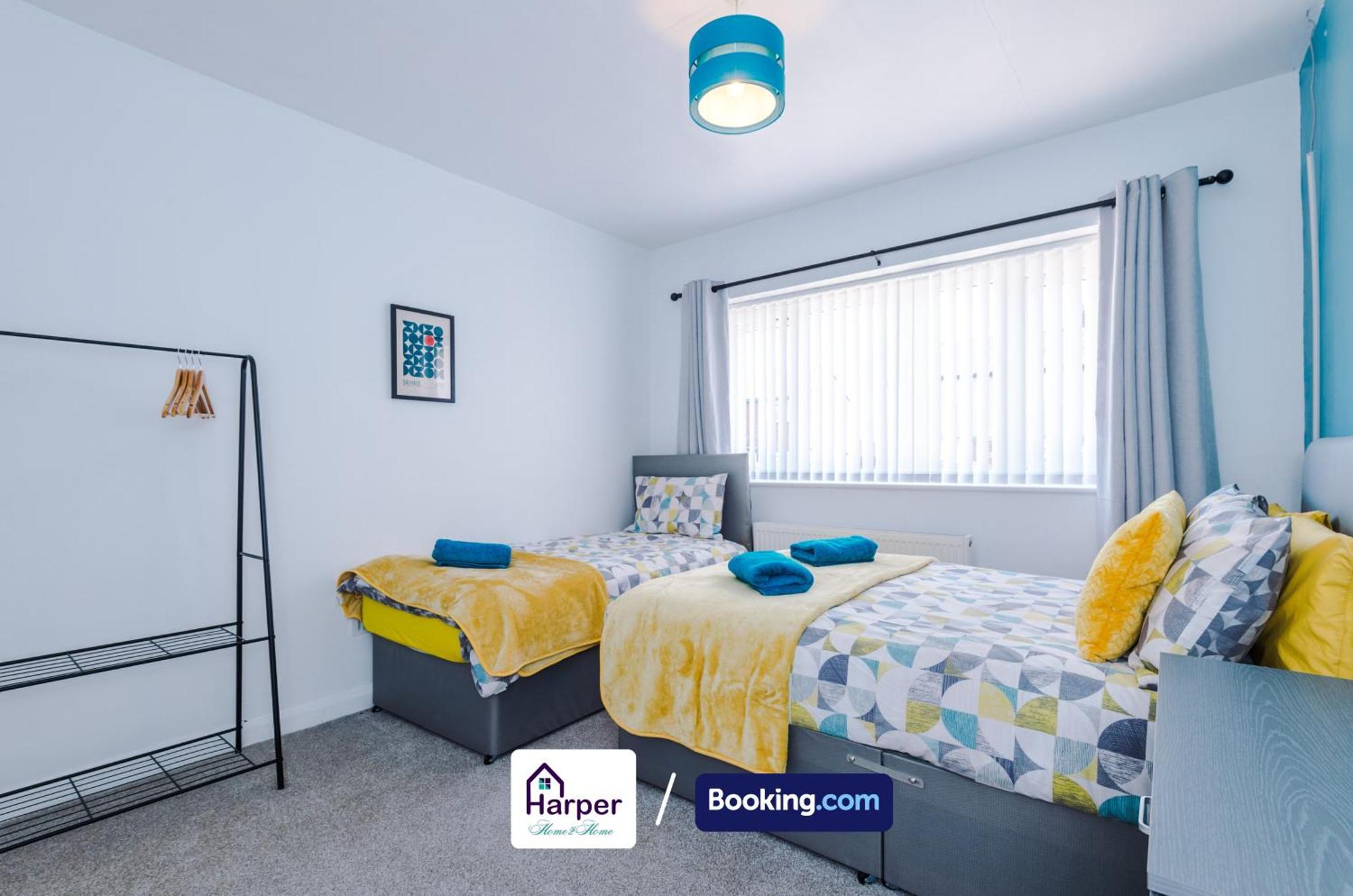 Spacious Detached Bungalow By Harperletting Short Lets & Serviced Accommodation Buckely With Pool Table & Driveway Buckley Exteriör bild