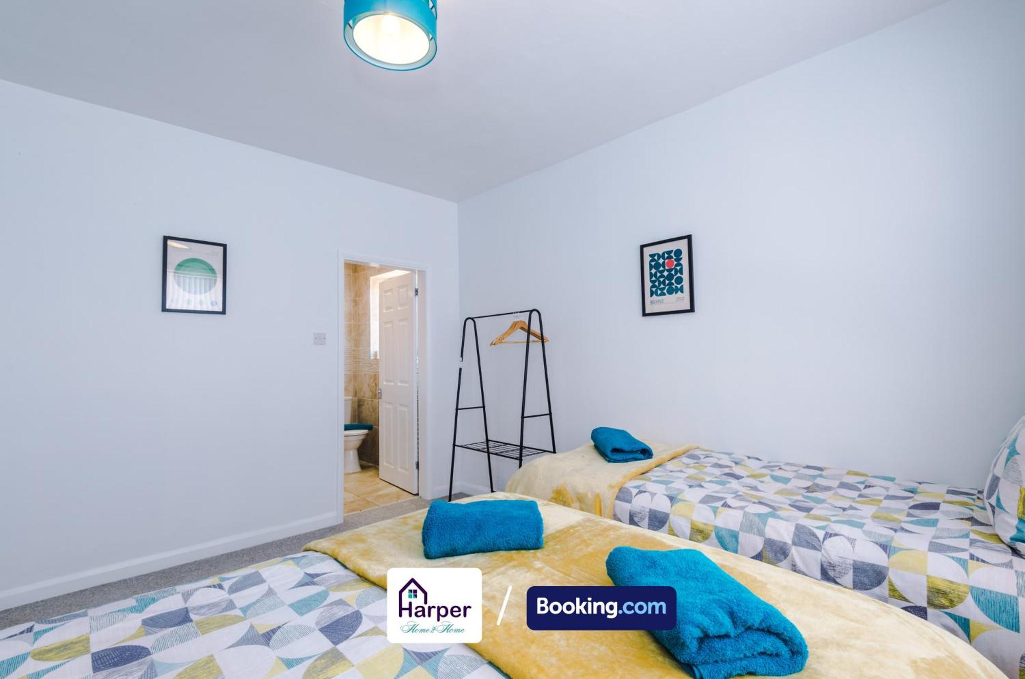 Spacious Detached Bungalow By Harperletting Short Lets & Serviced Accommodation Buckely With Pool Table & Driveway Buckley Exteriör bild